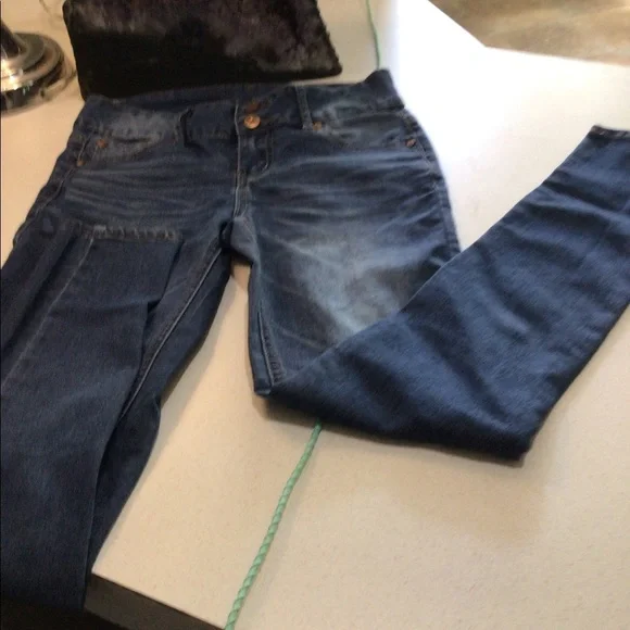 Mid rise jeans,blue desire, size 5 - Picture 2 of 4